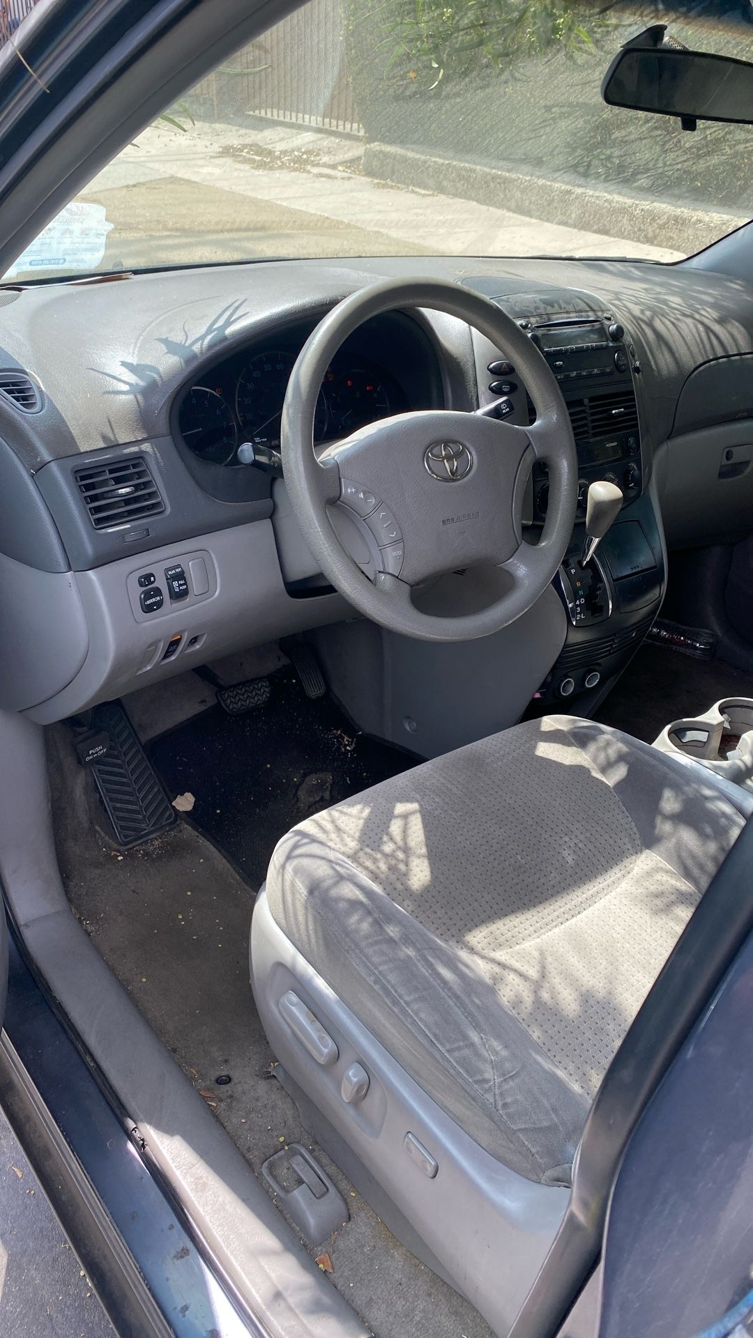 Toyota SIENNA/ Sport VAN- 2010