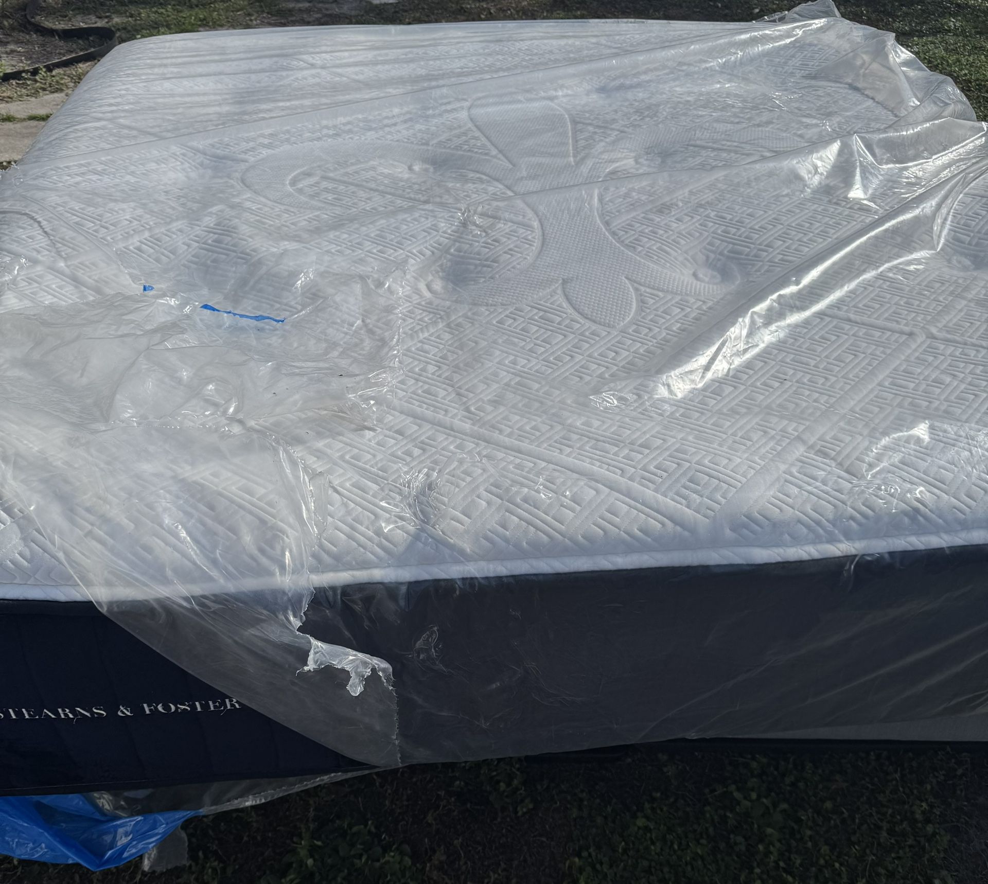 Stearns and foster king mattress and box Spring