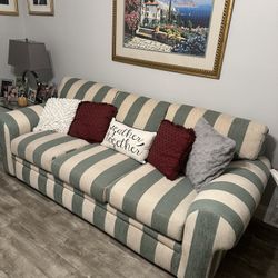 Leavit Living Room Furniture