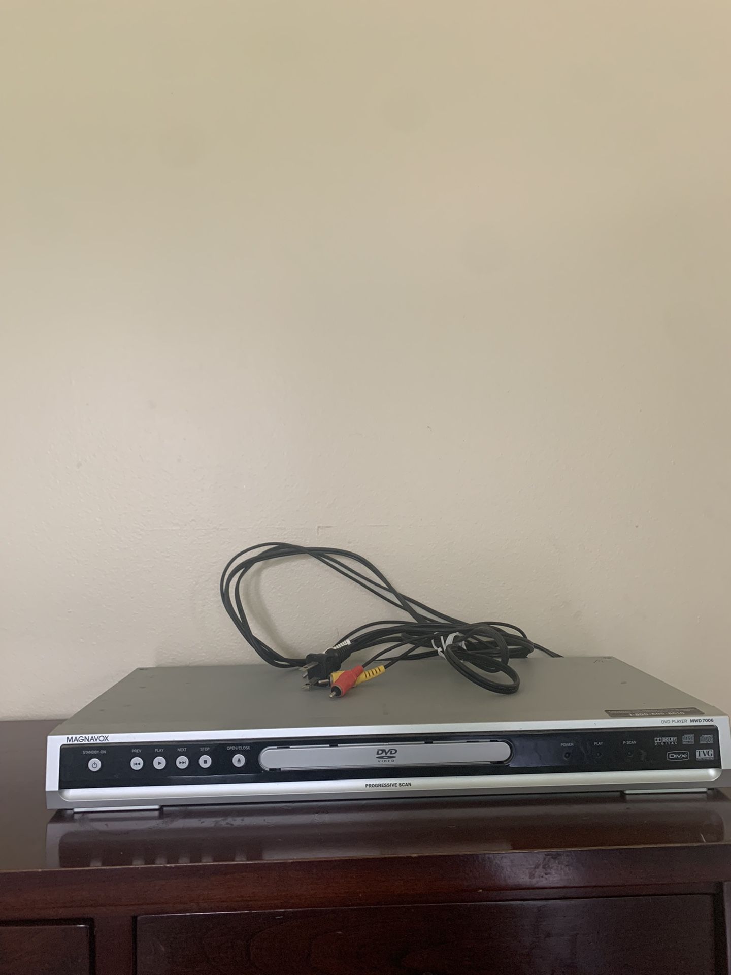 Magnavox MWD7006 DVD player DVDs, CDs, MP3s, and VCDs scan technology No Remote