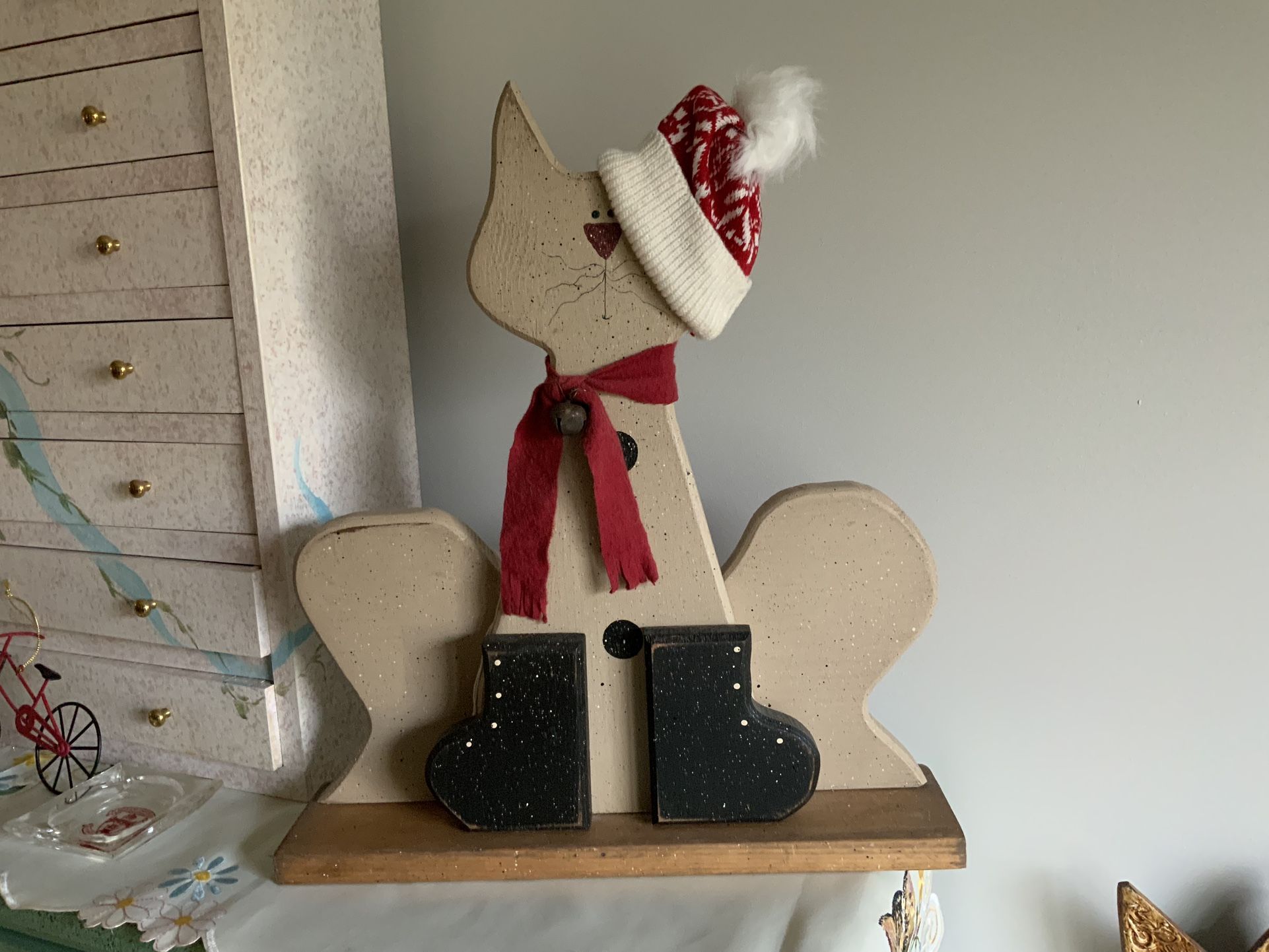 Wood Snow Cat Tabletop Decor