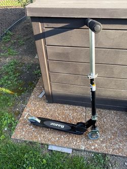 Razor Kick Scooter Black