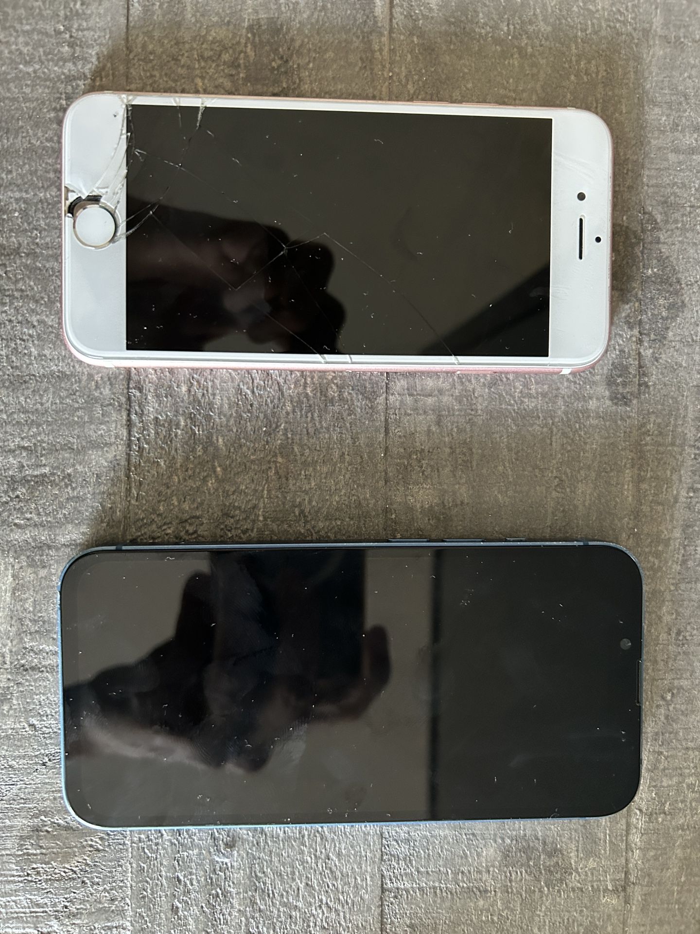 iPhone 8 & iPhone 13 UNLOCKED