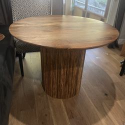 Dining Table Round Excellent Condition