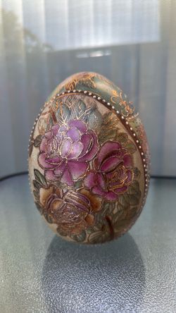 Vintage Satsuma floral egg ( Porcelain hand painted )