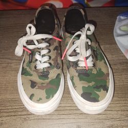 Boys 13.5. Vans $13