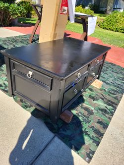 Lift-top coffee table