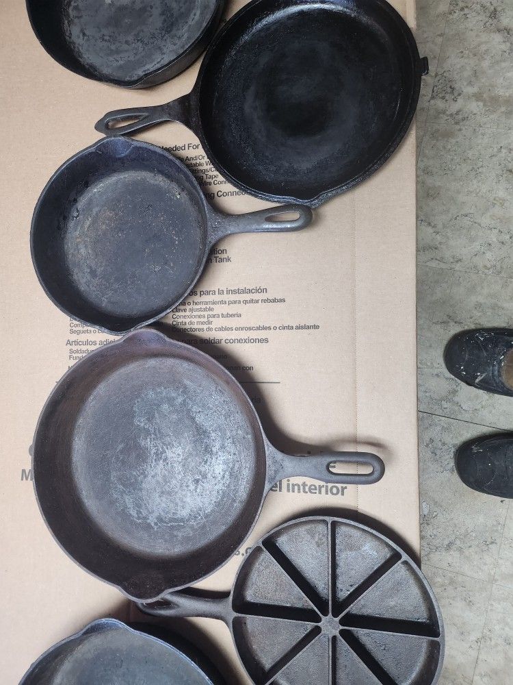 4 Cast Iron Skillets  1 Griddle 1 Corn Bread Pan