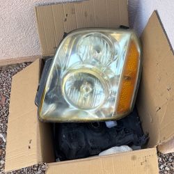 2010 GMC Yukon Headlights 