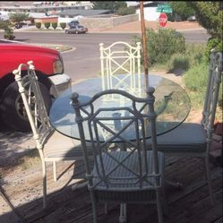  🥰BEAUTIFUL GLASS DINNER TABLE/4 CHAIRS🥰