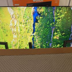 86 Lg Tv 1/2 The Screen Goes Dark From Time To Time.  $279. As Is  Great Deal Huge Tv 