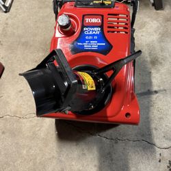 TORO 4 CYCLE GAS ONLY ,163 CC  ENGINE. RECOIL  EASY TO START.  21 INC WIDTH. $225.00  OR BEST OFFER.