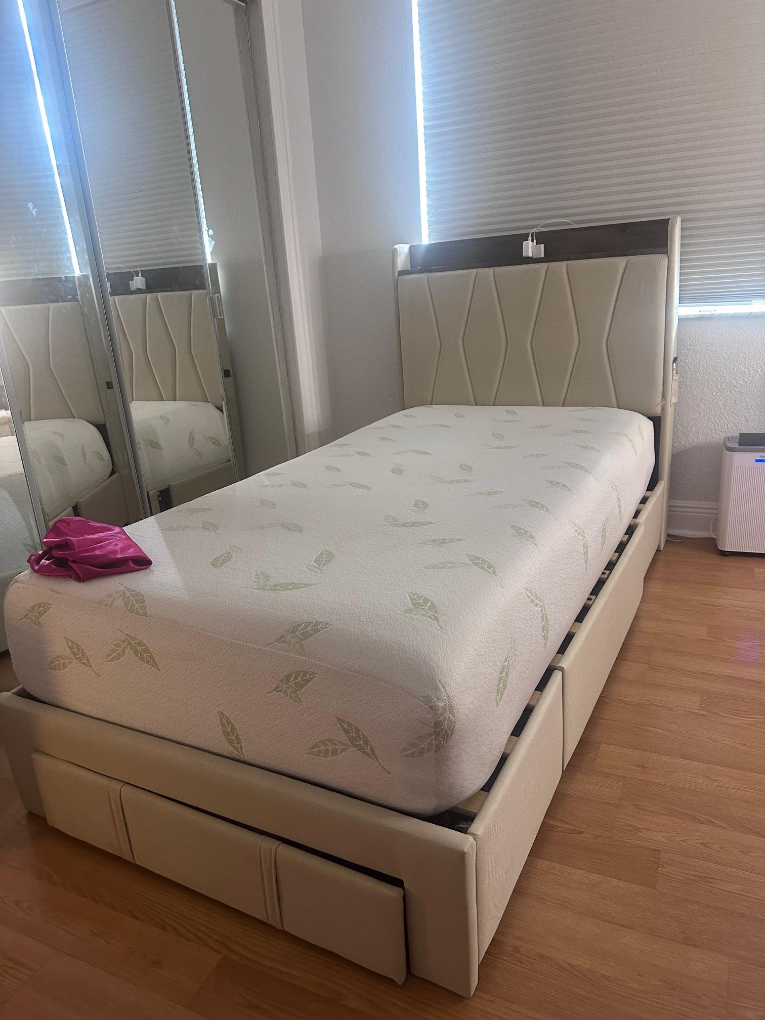 Bed frame and/or mattress