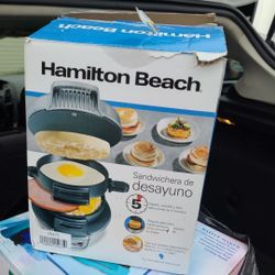 Breakfast sandwich maker