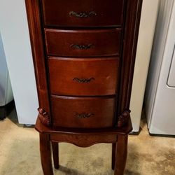 Wintage Wooden Jewelery Organizer