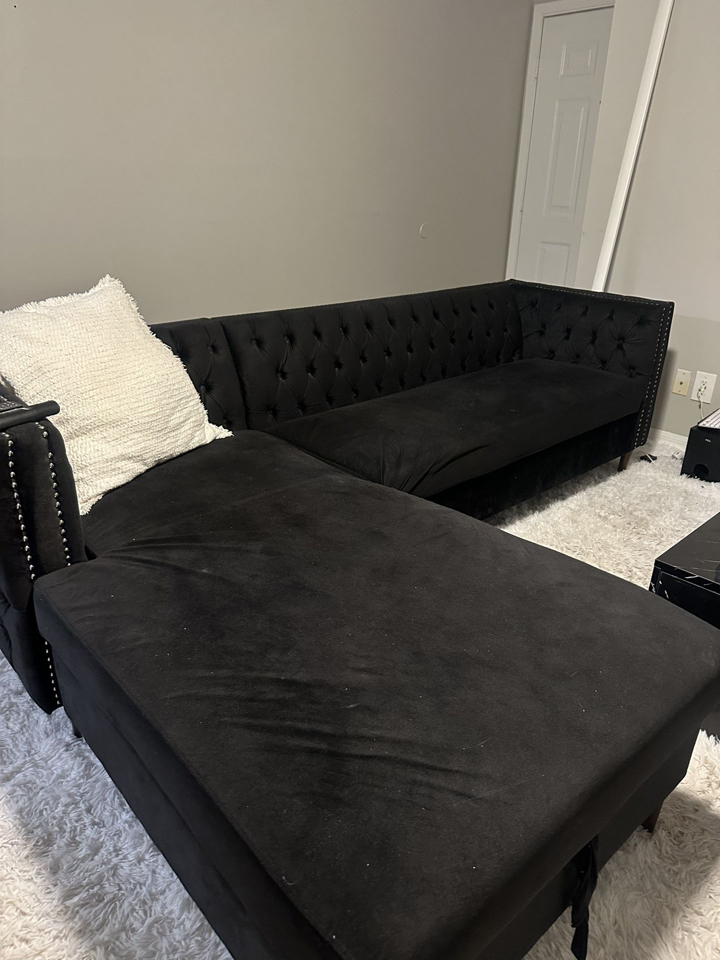 Black Couch With Chaise