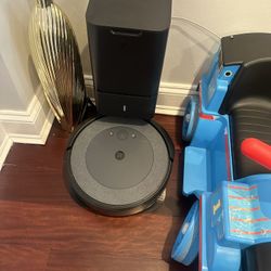 iRobot™ Roomba™ i3+ EVO Wi-Fi Connected Self Emptying Robot Vacuum 