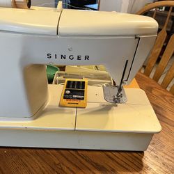 Singer Touch And Sew II 758