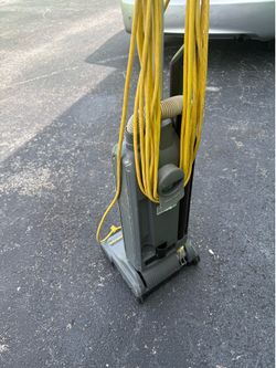 Industrial vacuum