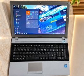 Samsung RV511 Laptop i3 500 gb HD 8 GIGS RAM HDMI Webcam Win 10 Office