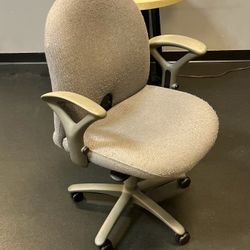  Herman Miller Aeron Chair- ergonomic office chair