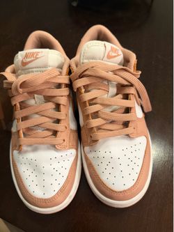Nike Women’s Dunk Low-Size 6