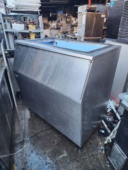 Kold Draft Stainless Steel Ice Bin (950 Pound Capacity)