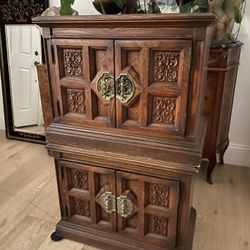 Pair of MCM Vintage solid Oak Wood Carved Night Stands
