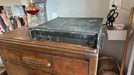 Mackie m1400 power amplifier