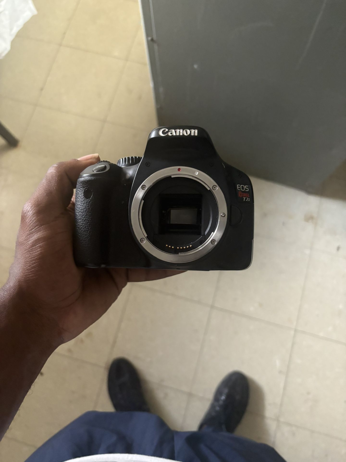 Canon EOS T2i Body
