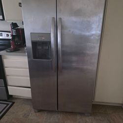 Frigidaire  refrigerator water/ice