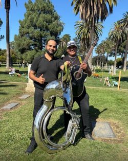 Grupo Sierreño con tuba 2 estilos  por el mismo precio acordeon guitarra y tuba y 2 guitarras y la tuba