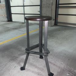 4 Solid Bar Stools