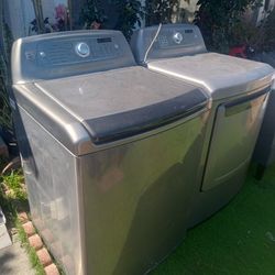 LAVADORA Y SECADORA GRANDES LA SECADORA ES DE GAS..MARCA KENMORE ÉLITE 