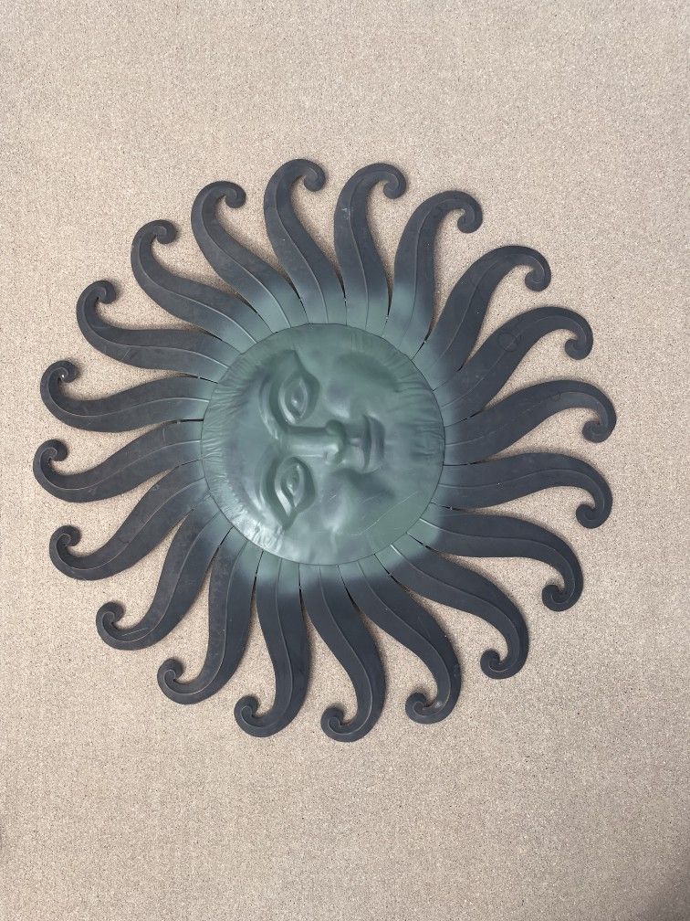 Wall Decor/ Metal Sun