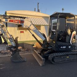 Mini Excavator Bobcat E35 / jackhammer/ skid