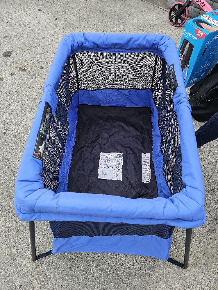 Baby Bjorn Travel Crib Lite