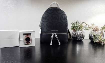 Small Leather BackPack Michael Kors precio original $298+ tax yo la tengo en $200 nueva y original