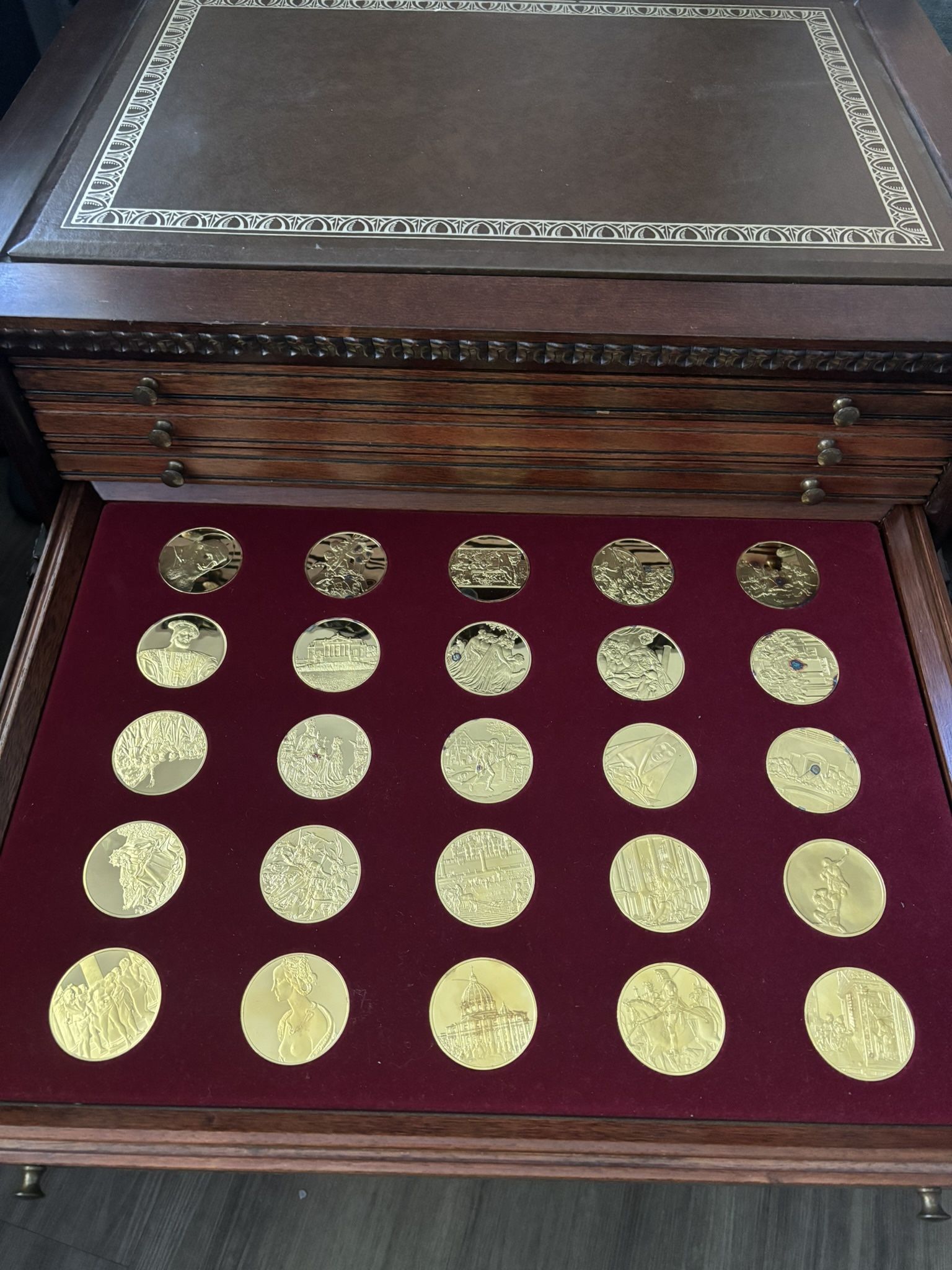 The treasures of the Renaissance 24K Plated .925 Silver Coins Set 100 Pieces