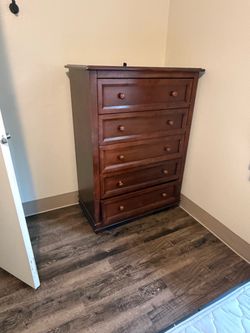 5-Drawer Wooden Chest of Drawers