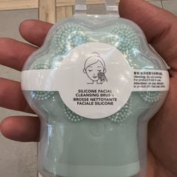 Vibrating Facial Cleansing Brush 