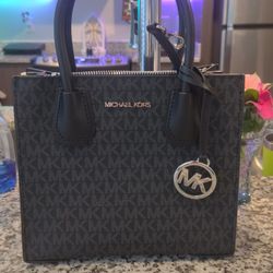 Micheal Kors Purses And Wallets