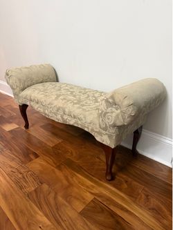 Madison Straw Rolled Arm Queen Anne Style Bench