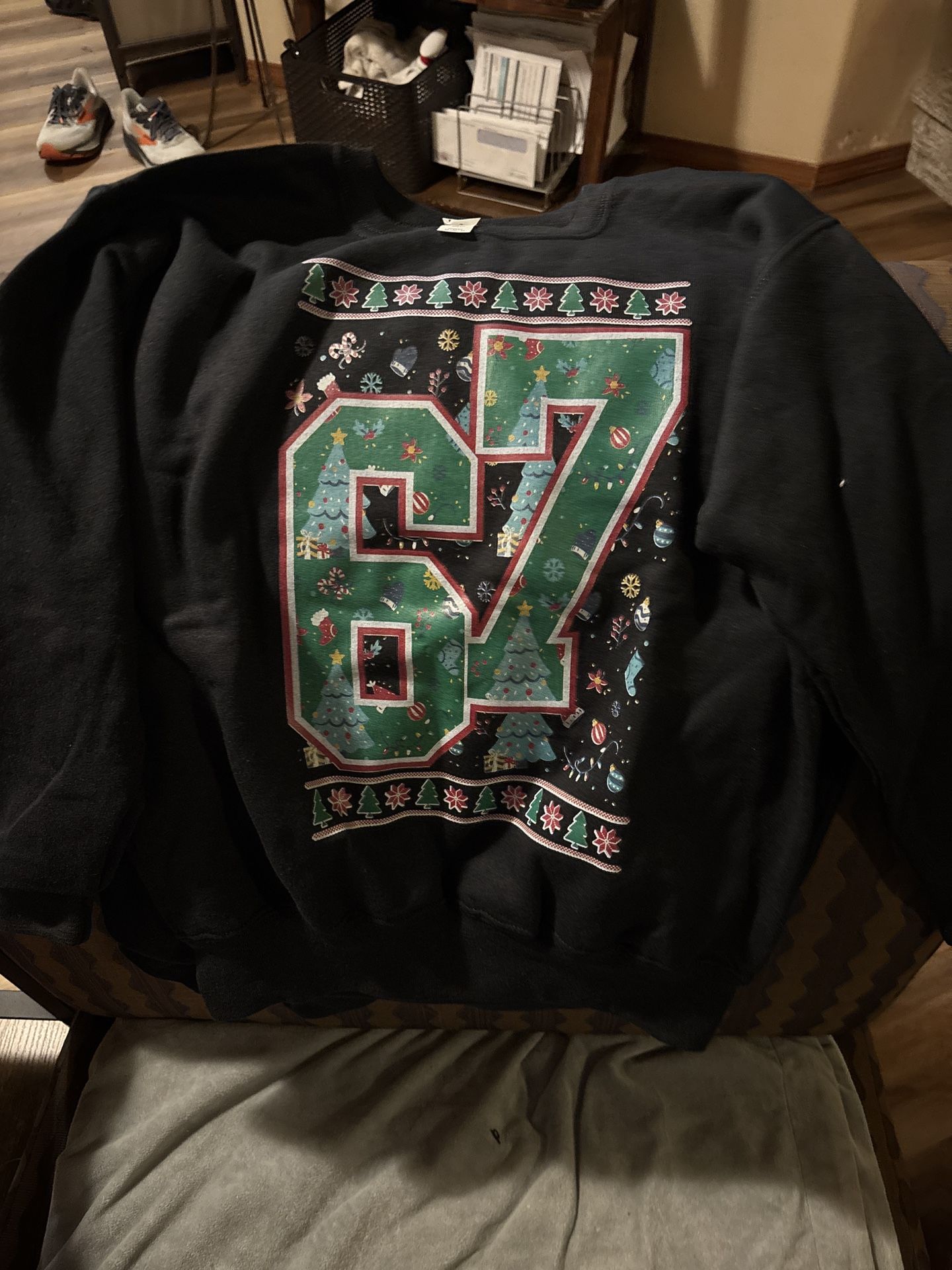 6/7 Kids Xmas Sweatshirt Size Kids Medium