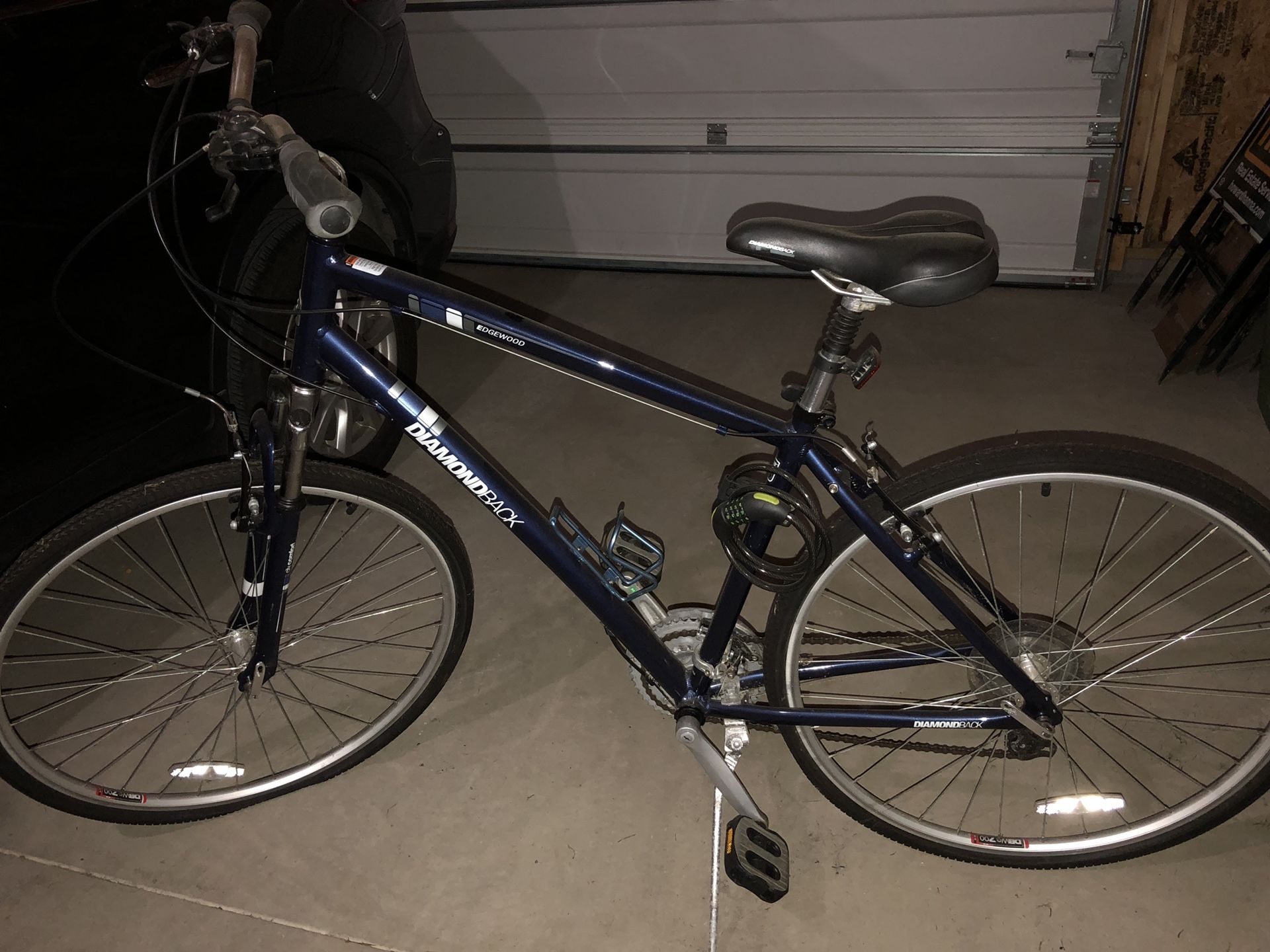 Diamondback Edgewood Hybrid Aluminum Bike with Lock