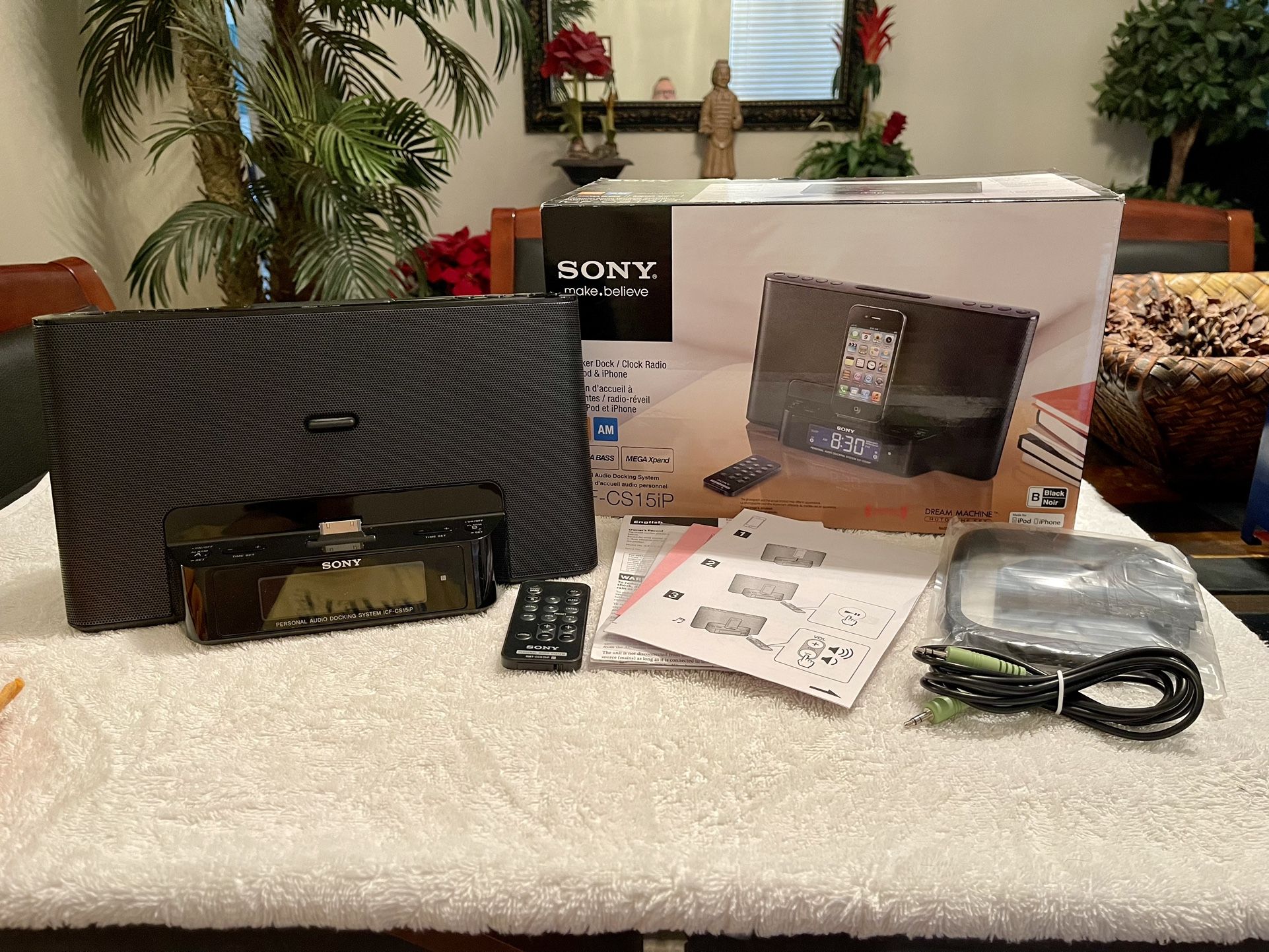 Sony Clock Radio Iphone iPod Audio Dock Station Dream ICF-CS15iP Open Box