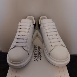 McQueen Black heel Sneaker