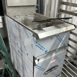 Close-out Natural Gas Fryers For Sale!