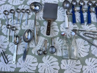 KITCHEN UTENSIL ASSORTMENT 