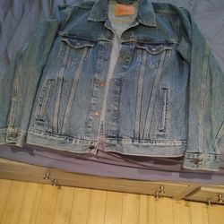 Levi’s Denim Trucker Jacket Sz L 